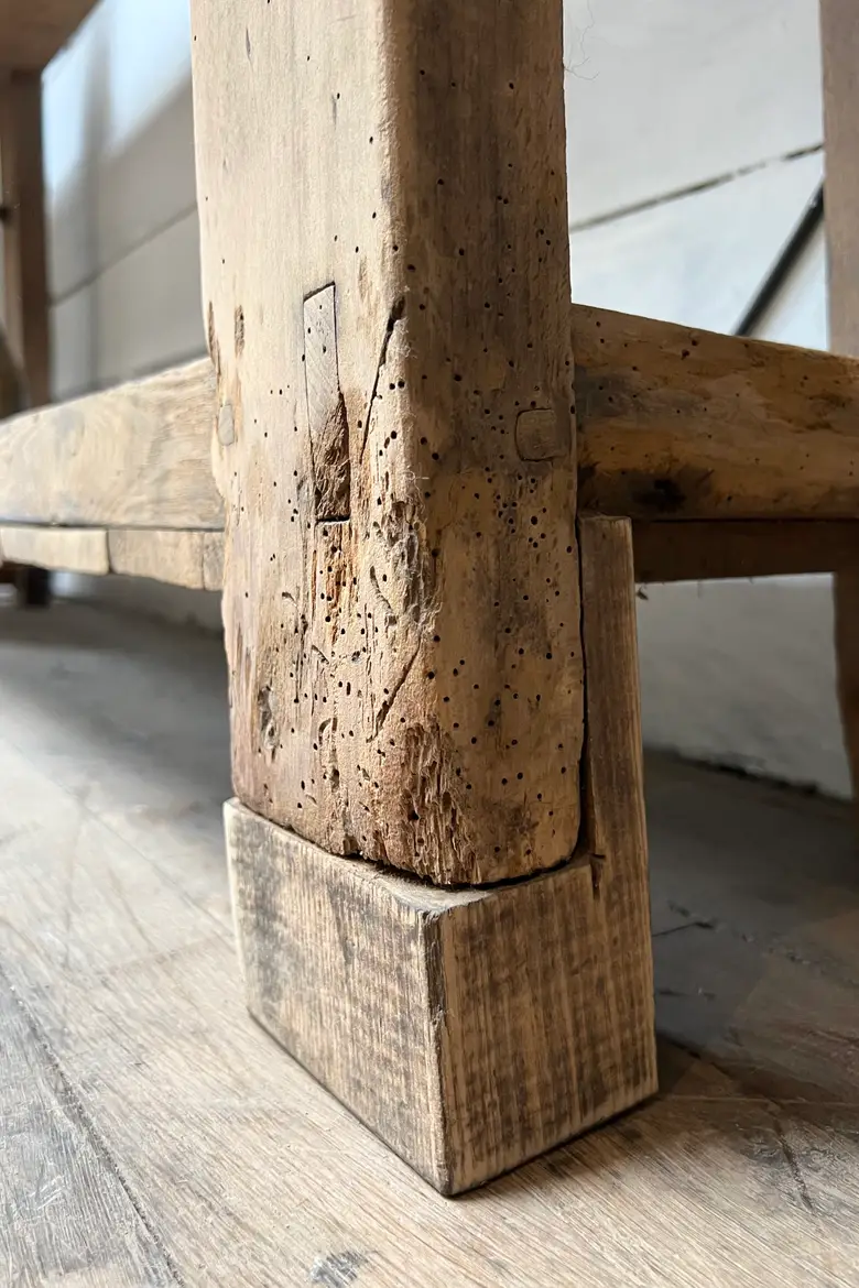 Ancien établi étroit en bois