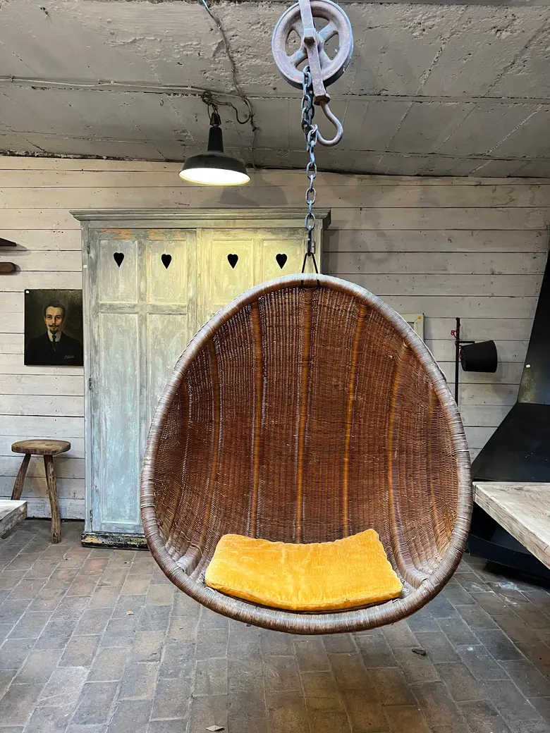 Ancien fauteuil œuf suspendu Années 60