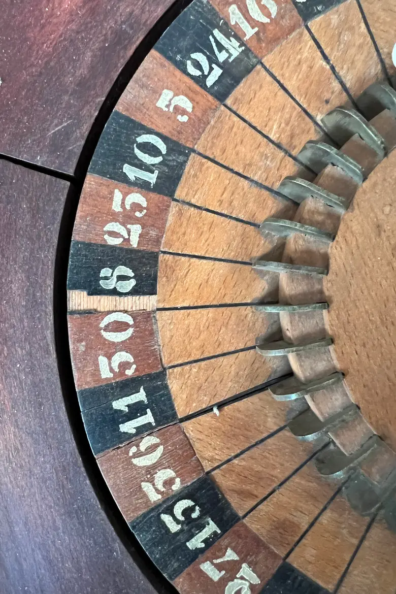 Ancien jeu de roulette en acajou Début XXème