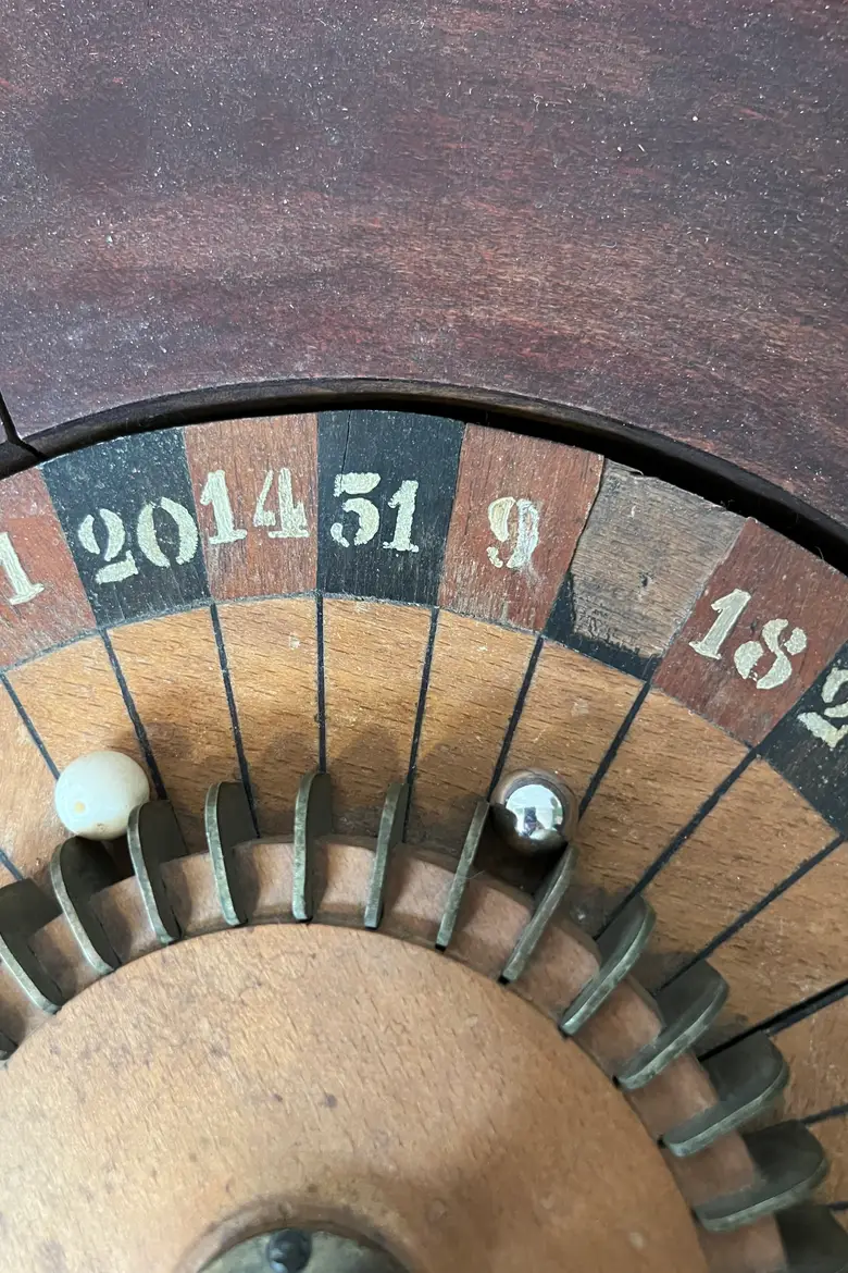 Ancien jeu de roulette en acajou Début XXème