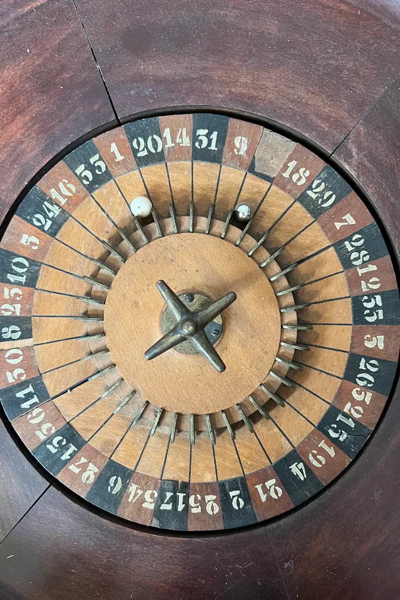 Ancien jeu de roulette en acajou Début XXème