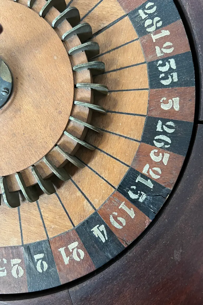 Ancien jeu de roulette en acajou Début XXème