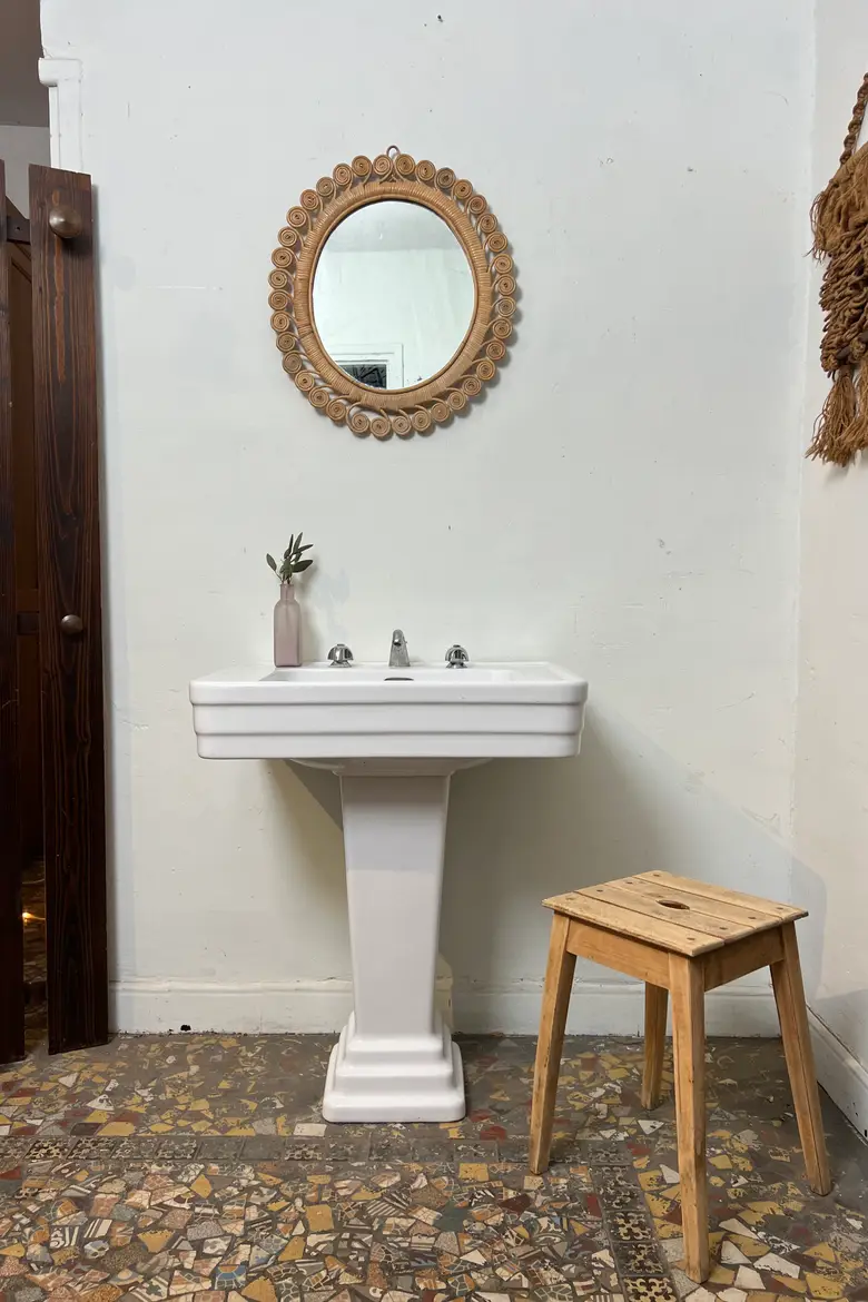 Ancien lavabo sur pied des années 50