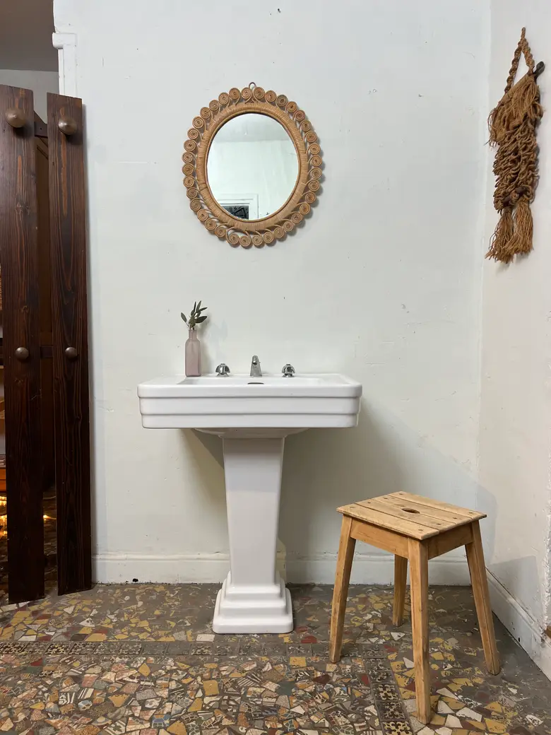 Ancien lavabo sur pied des années 50