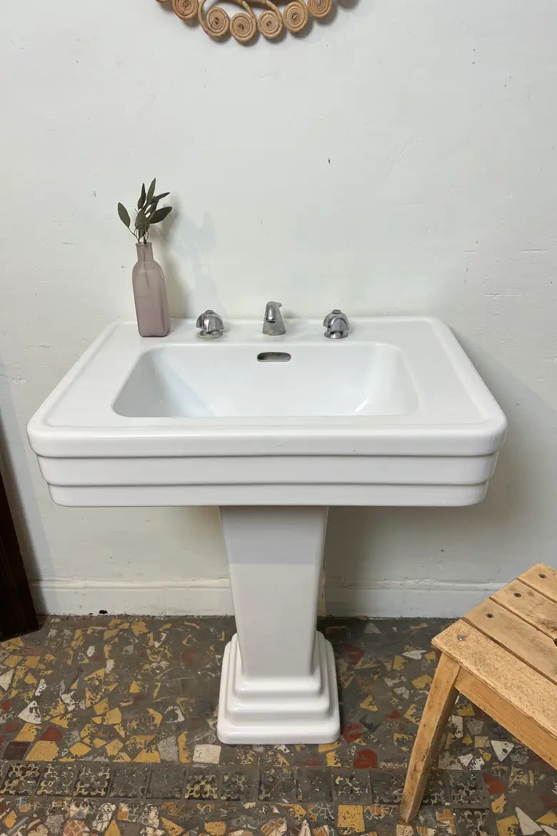 Ancien lavabo sur pied des années 50