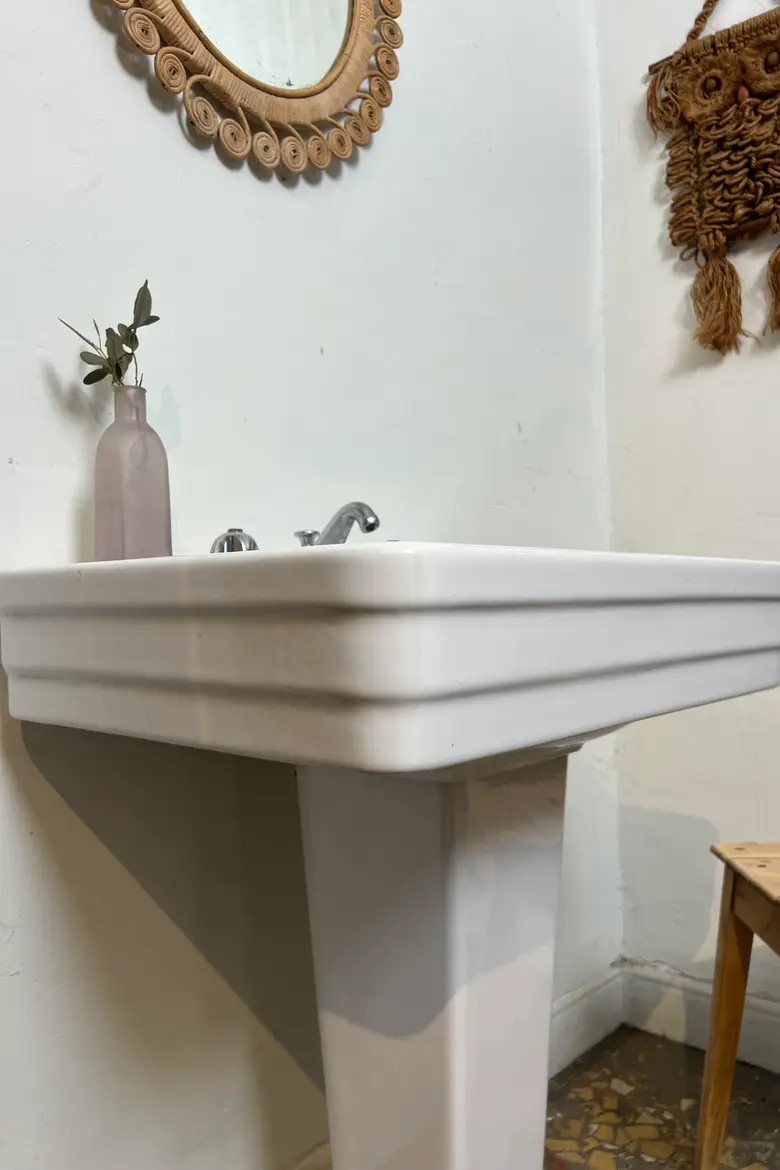 Ancien lavabo sur pied des années 50
