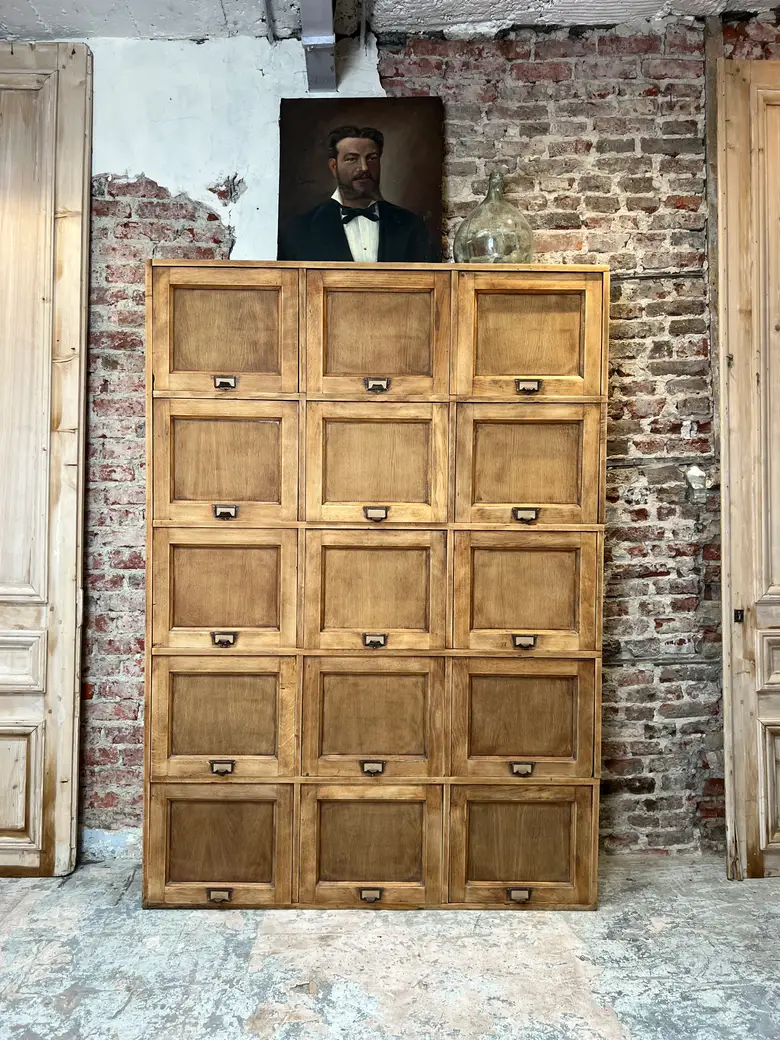 Ancien meuble à clapets en chêne