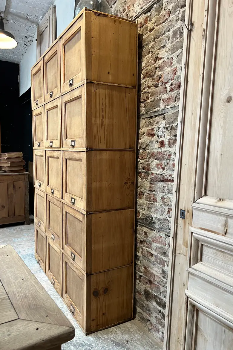 Ancien meuble à clapets en chêne