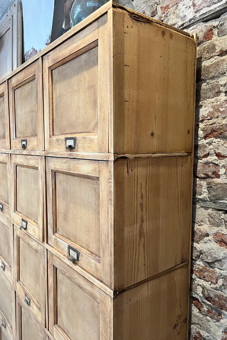 Ancien meuble à clapets en chêne