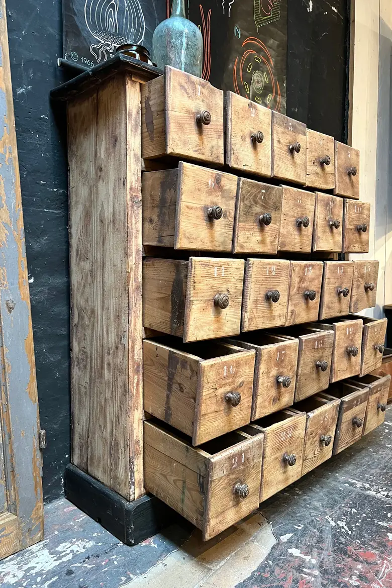 Ancien meuble à tiroirs en sapin Début XXème