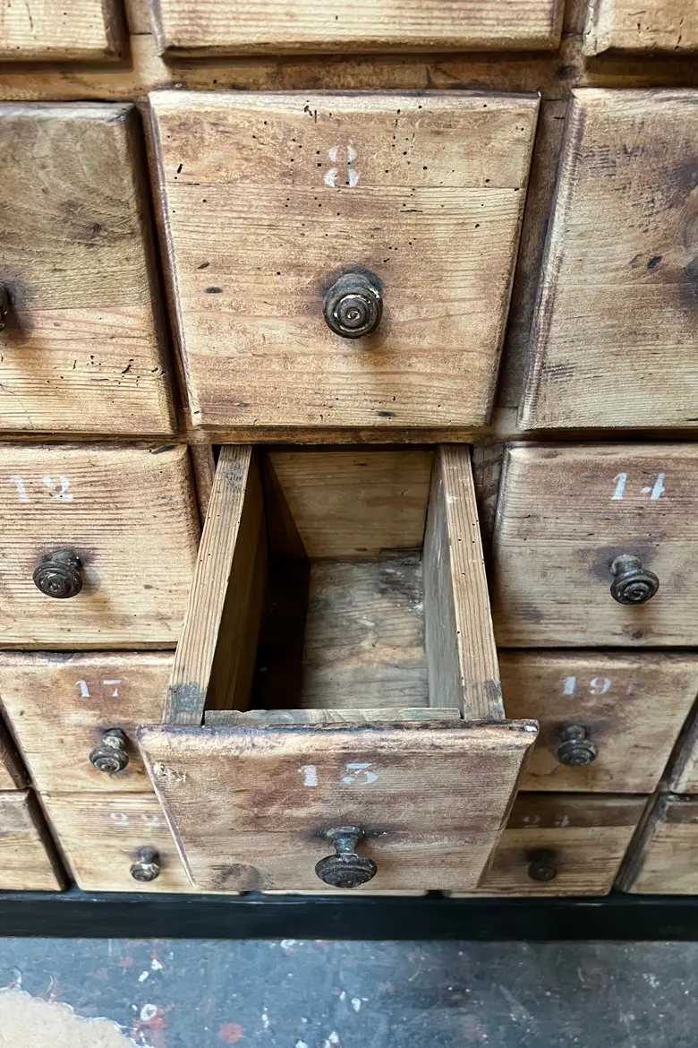 Ancien meuble à tiroirs en sapin Début XXème