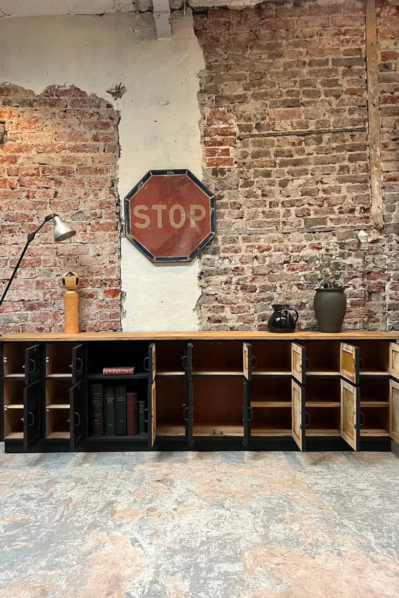 Ancien meuble administratif aux multiples portes Années 50