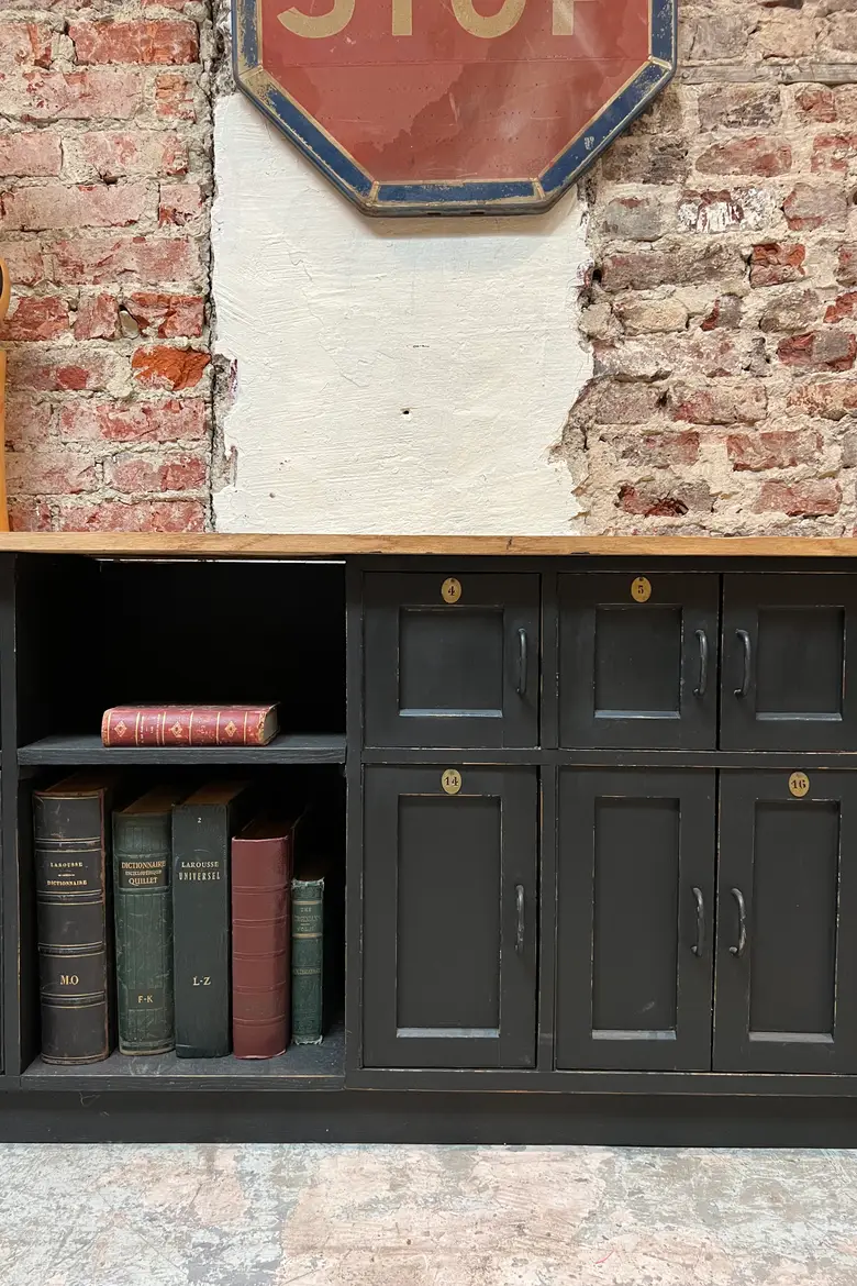 Ancien meuble administratif aux multiples portes Années 50