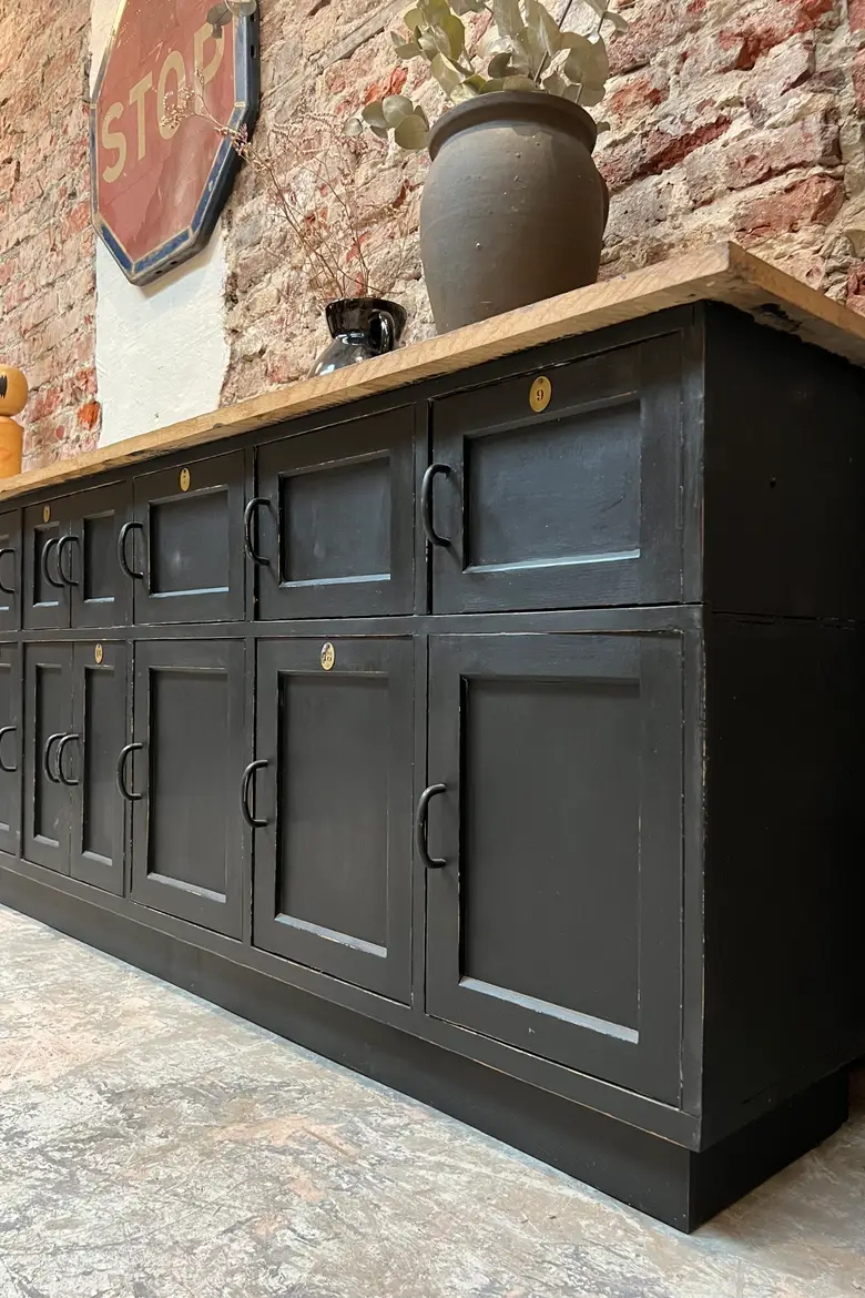 Ancien meuble administratif aux multiples portes Années 50