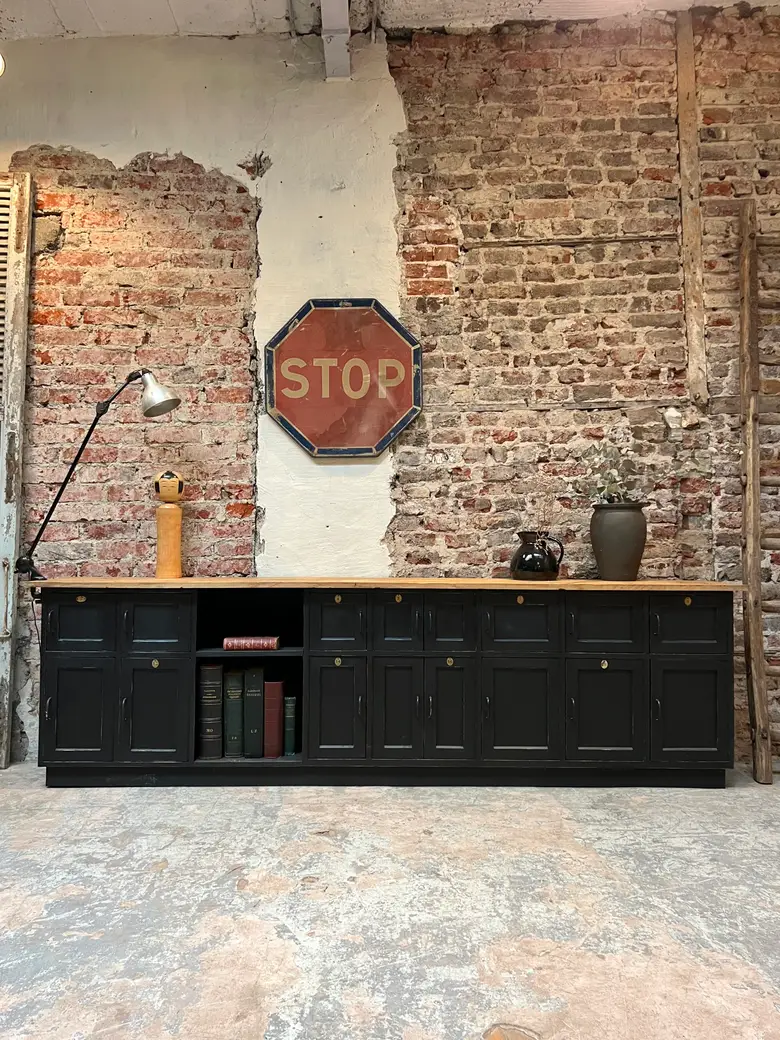Ancien meuble administratif aux multiples portes Années 50