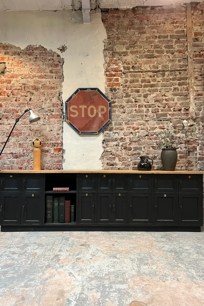 Ancien meuble administratif aux multiples portes Années 50