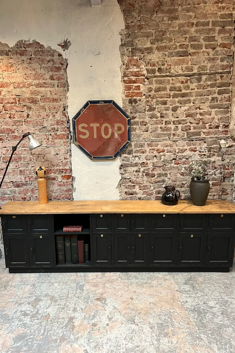 Ancien meuble administratif aux multiples portes Années 50