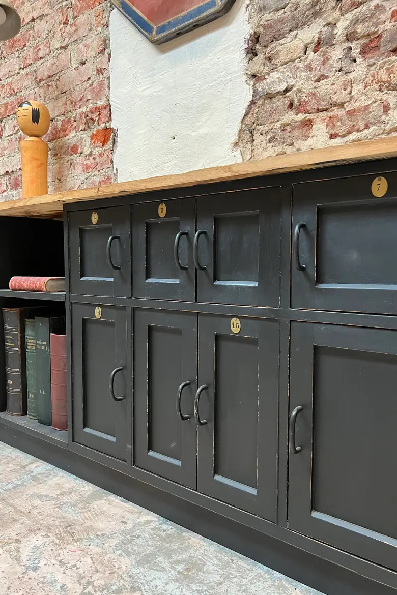 Ancien meuble administratif aux multiples portes Années 50