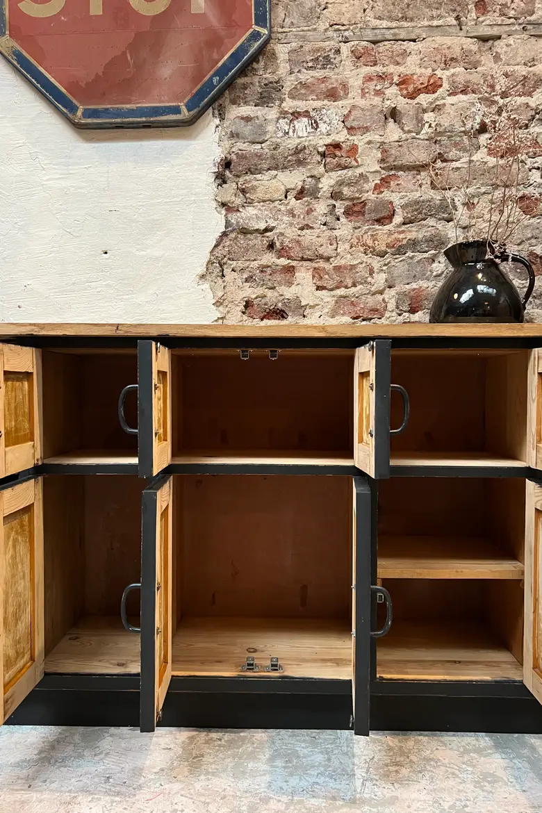 Ancien meuble administratif aux multiples portes Années 50