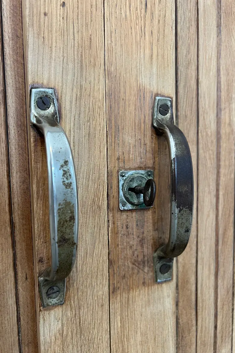 Ancien meuble administratif en chêne