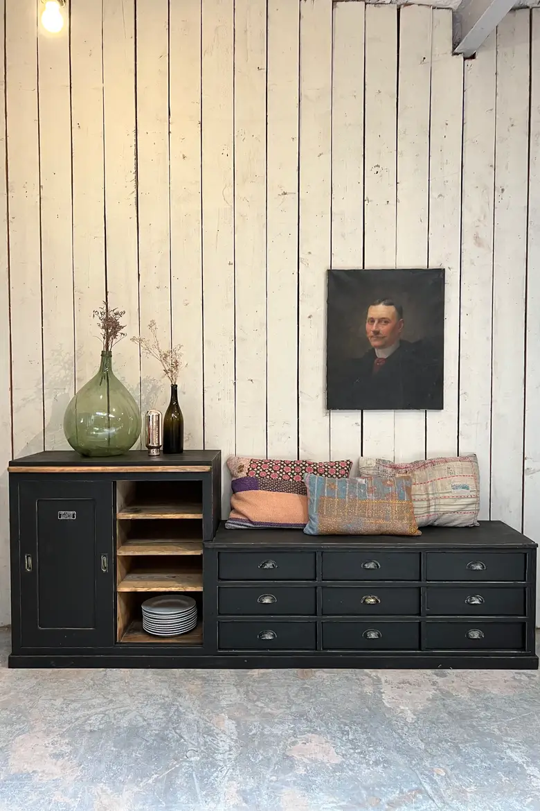 Ancien meuble banquette en bois artisanal
