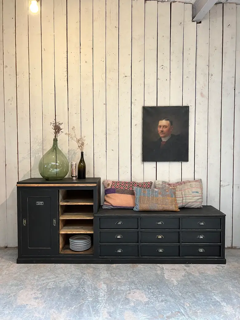 Ancien meuble banquette en bois artisanal