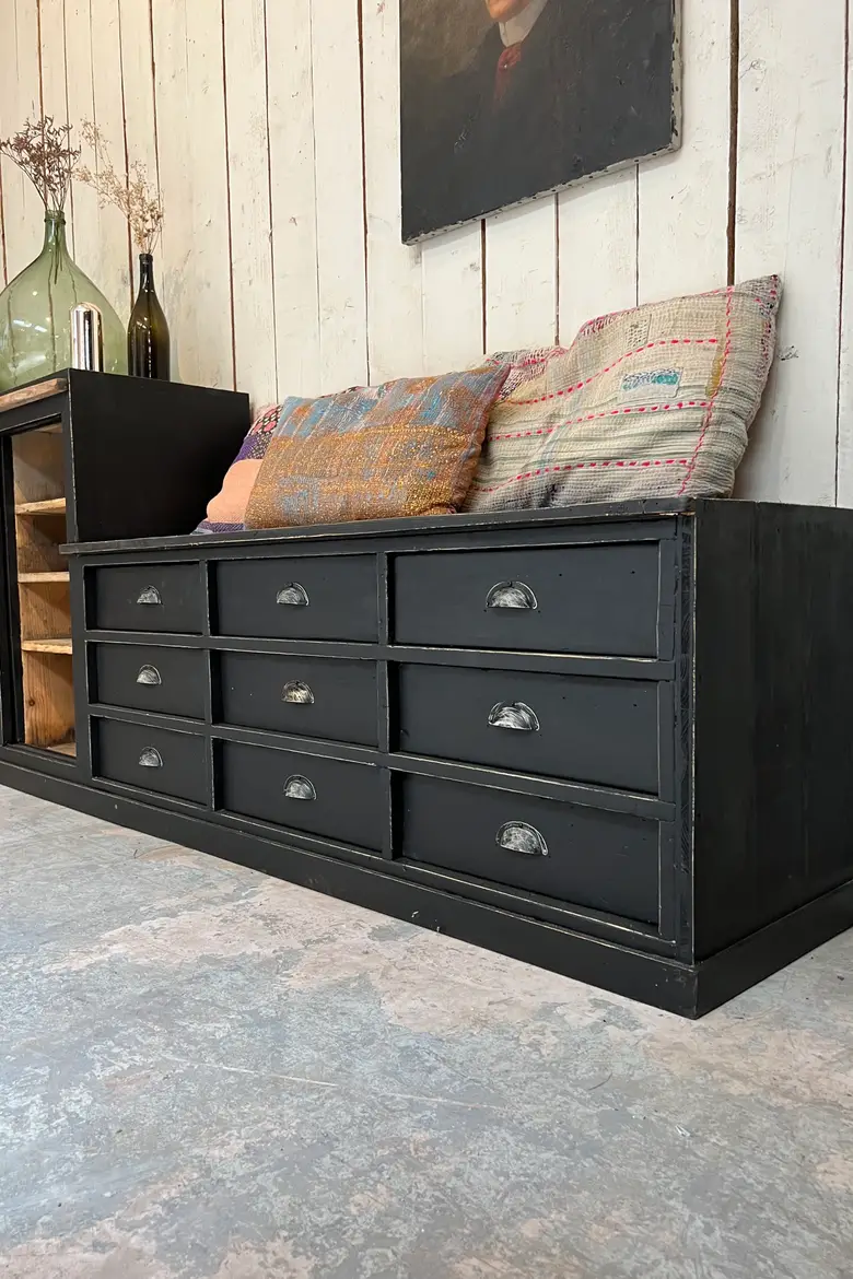 Ancien meuble banquette en bois artisanal