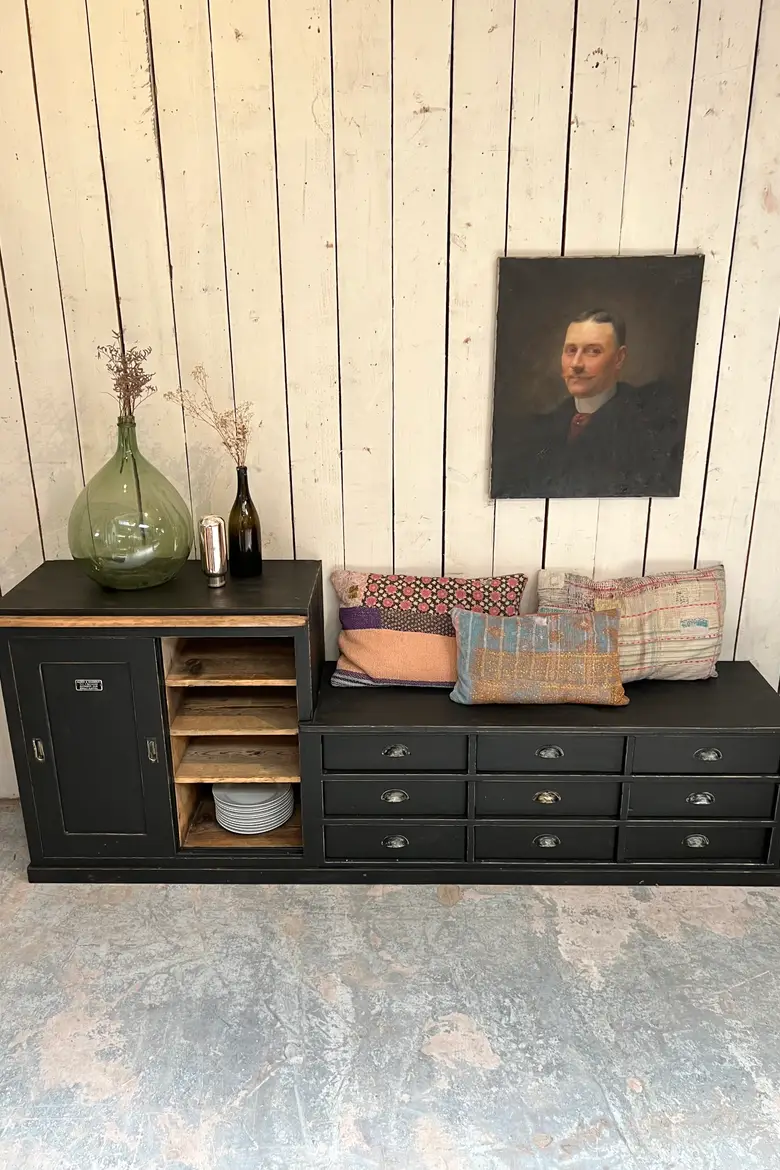 Ancien meuble banquette en bois artisanal