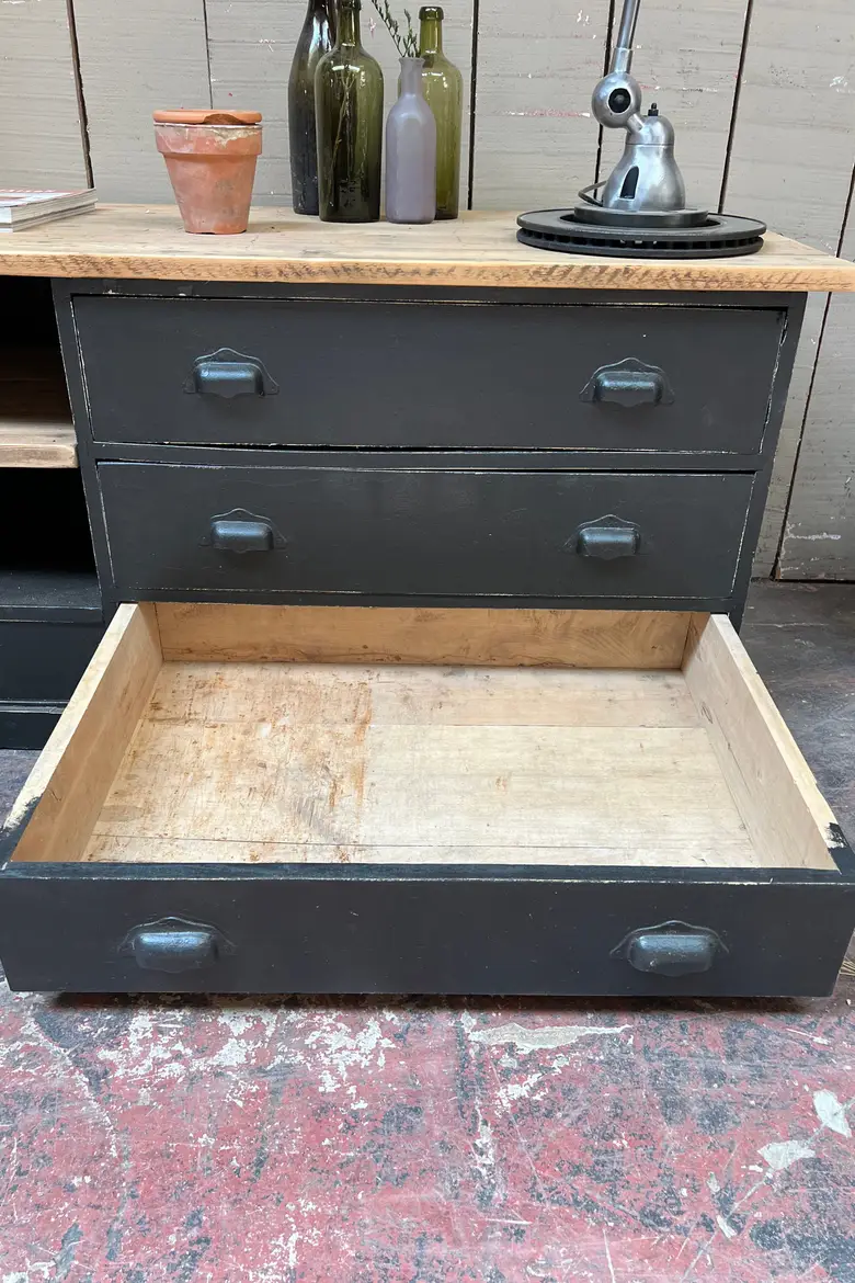 Ancien meuble bas à tiroirs Début XXème
