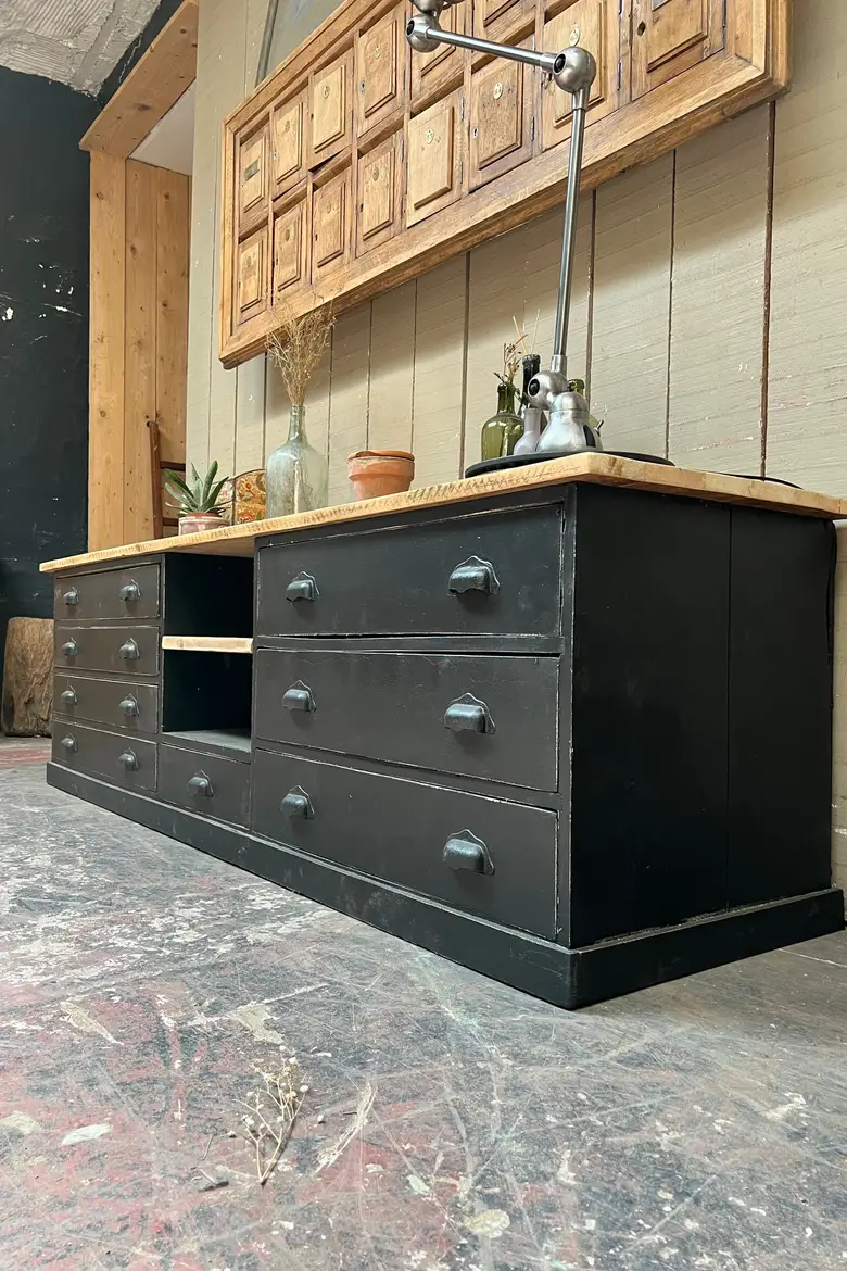 Ancien meuble bas à tiroirs Début XXème