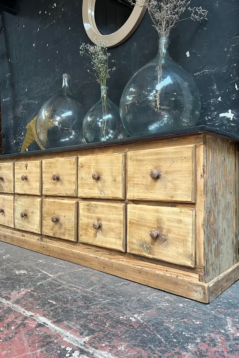 Ancien meuble bas à tiroirs en sapin Début XXème