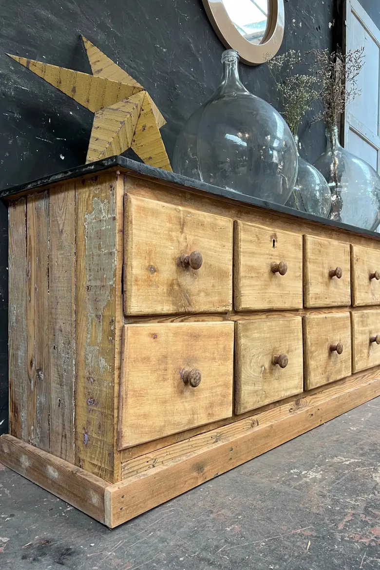 Ancien meuble bas à tiroirs en sapin Début XXème
