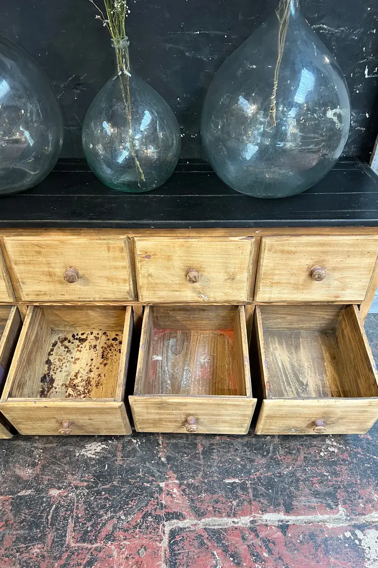 Ancien meuble bas à tiroirs en sapin Début XXème