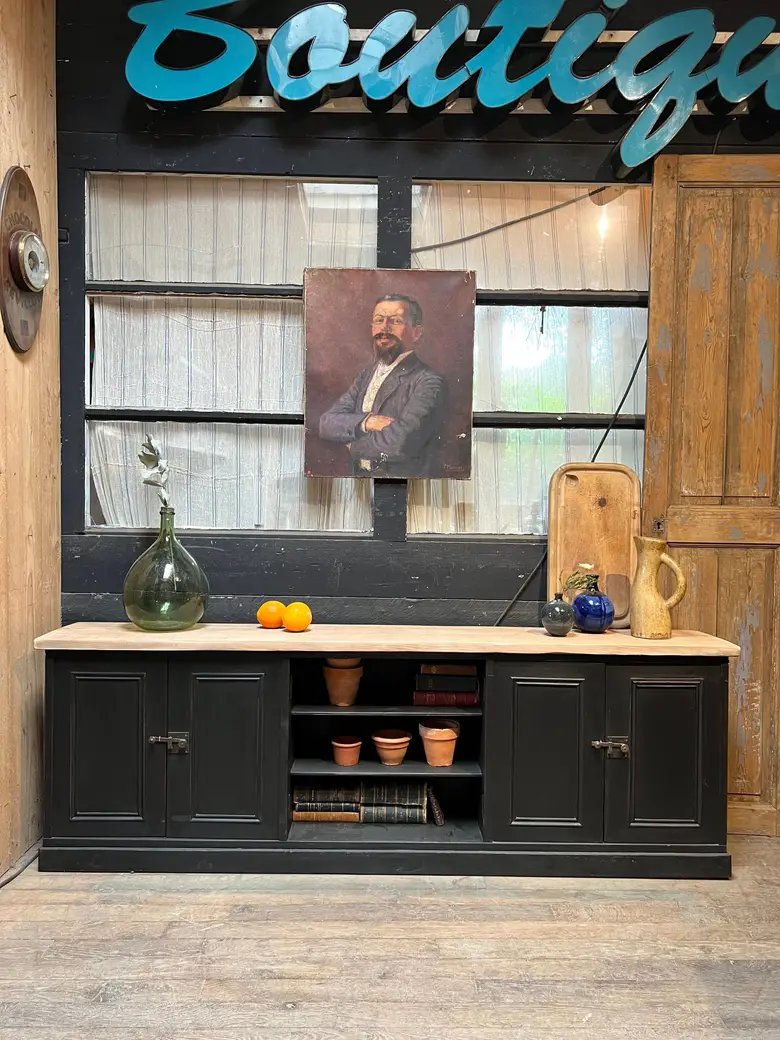 Ancien meuble bas en bois