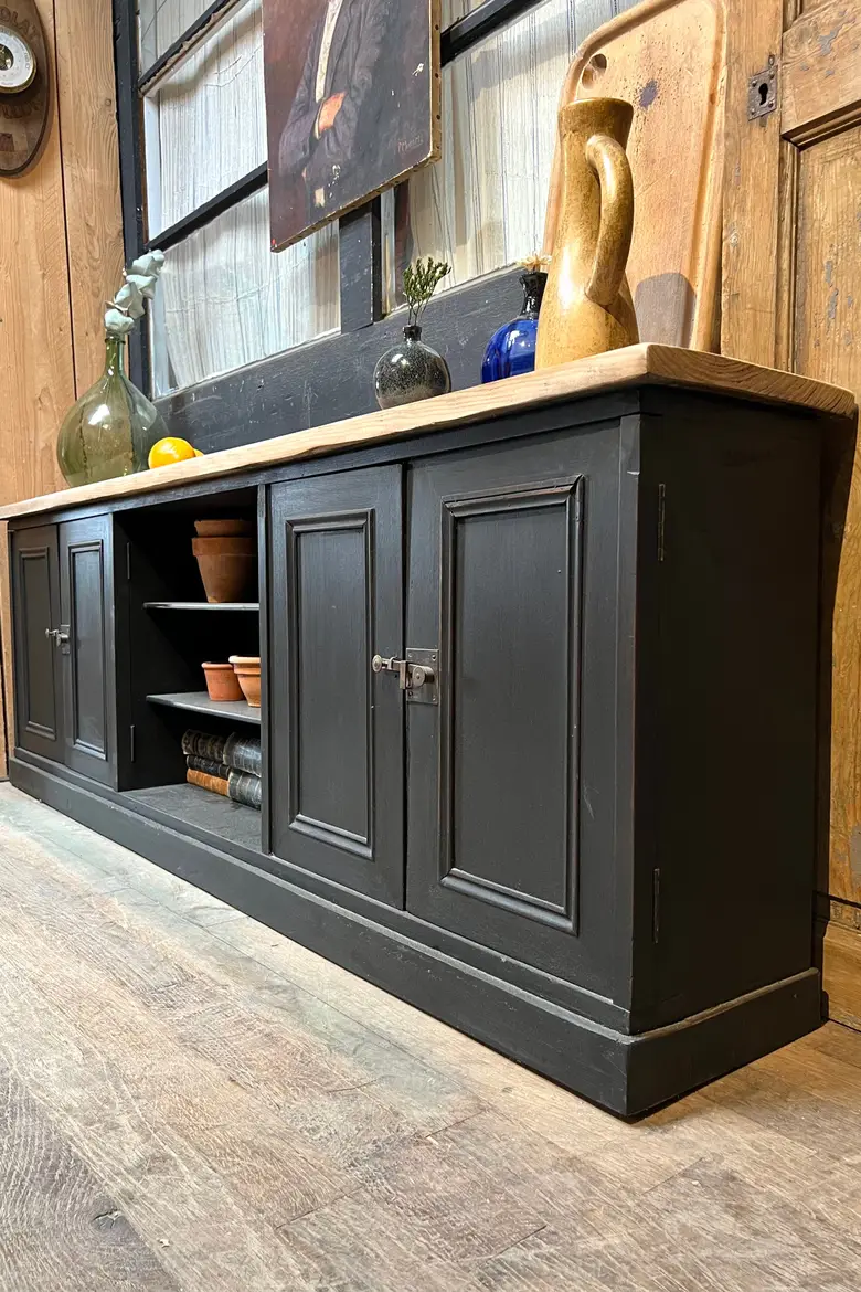Ancien meuble bas  en bois