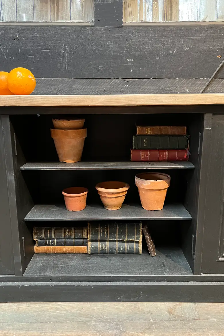 Ancien meuble bas  en bois