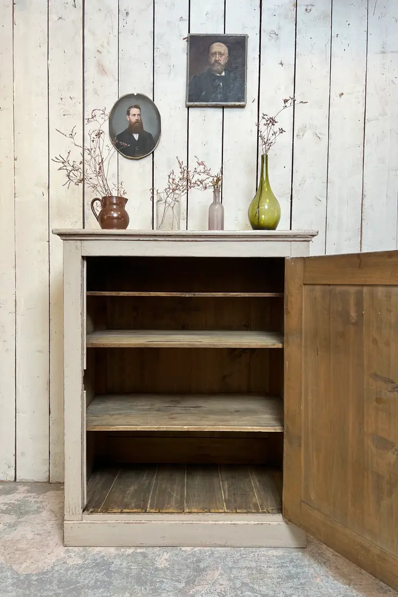 Ancien meuble confiturier