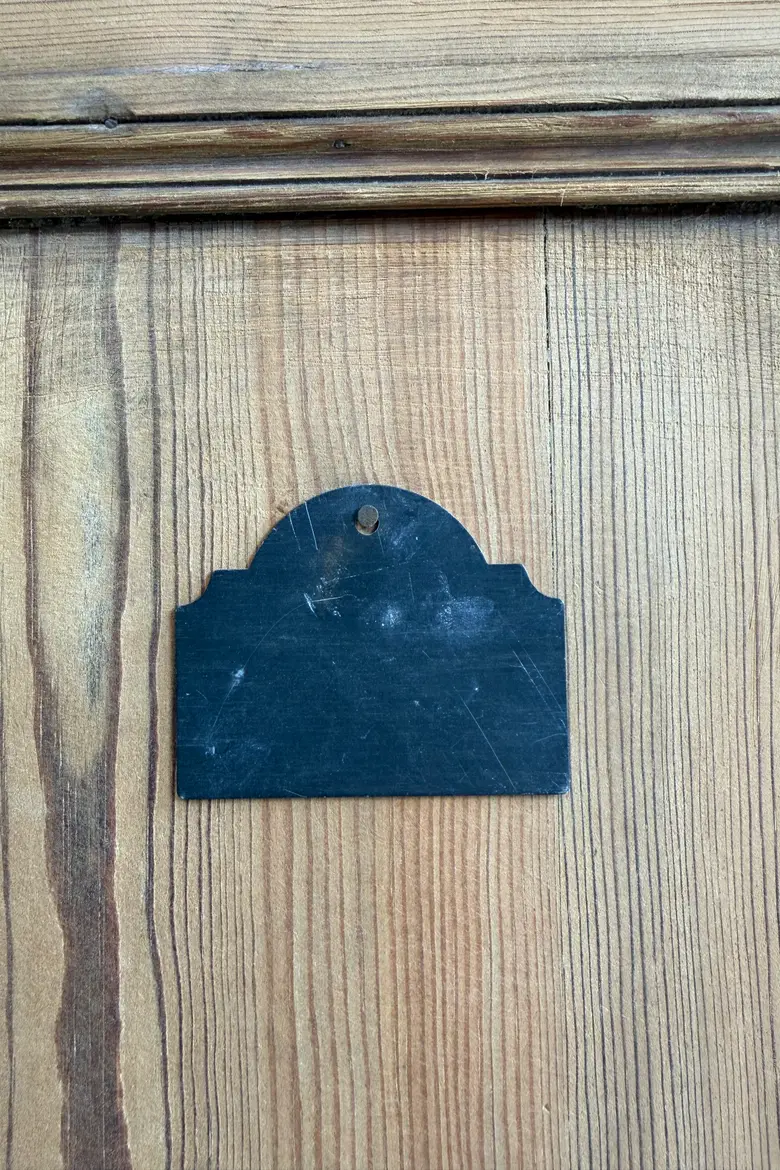 Ancien meuble confiturier en sapin