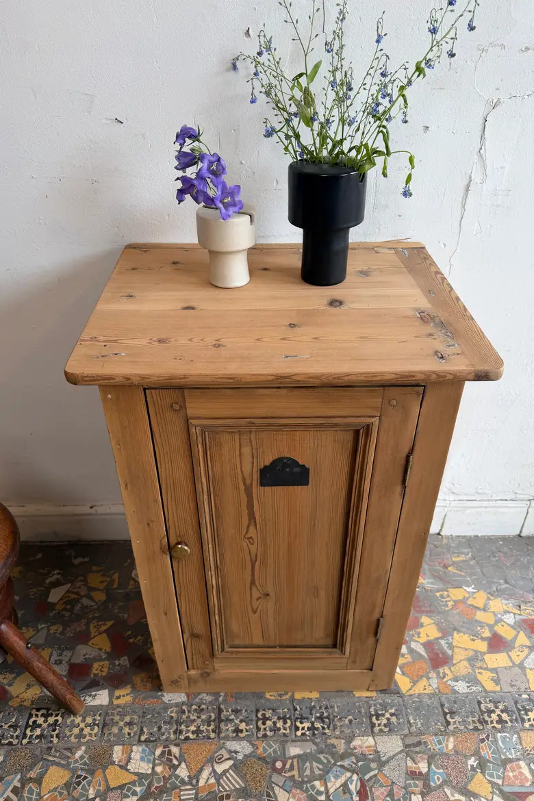 Ancien meuble confiturier en sapin