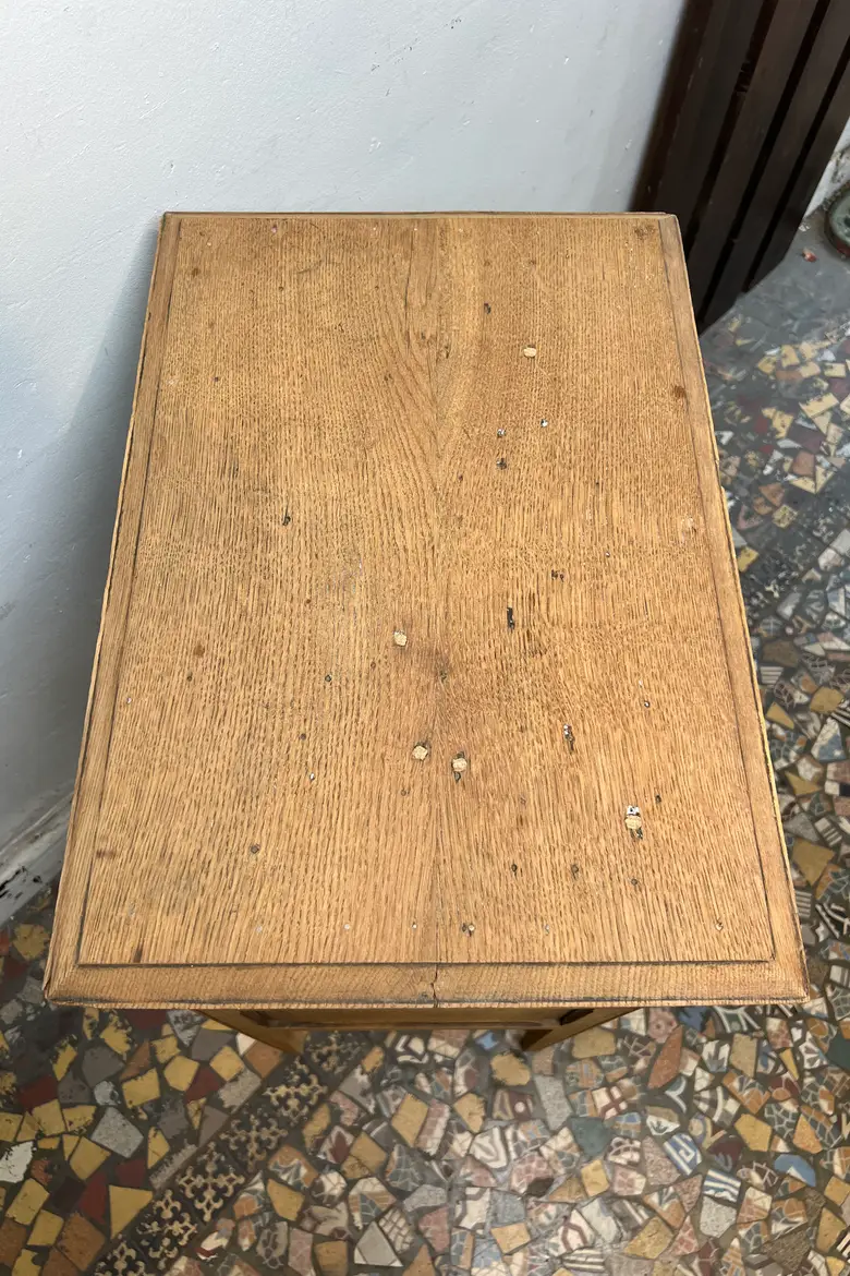 Ancien meuble d’appoint en sapin brut