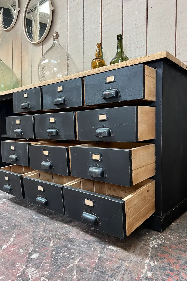 Ancien meuble d’atelier