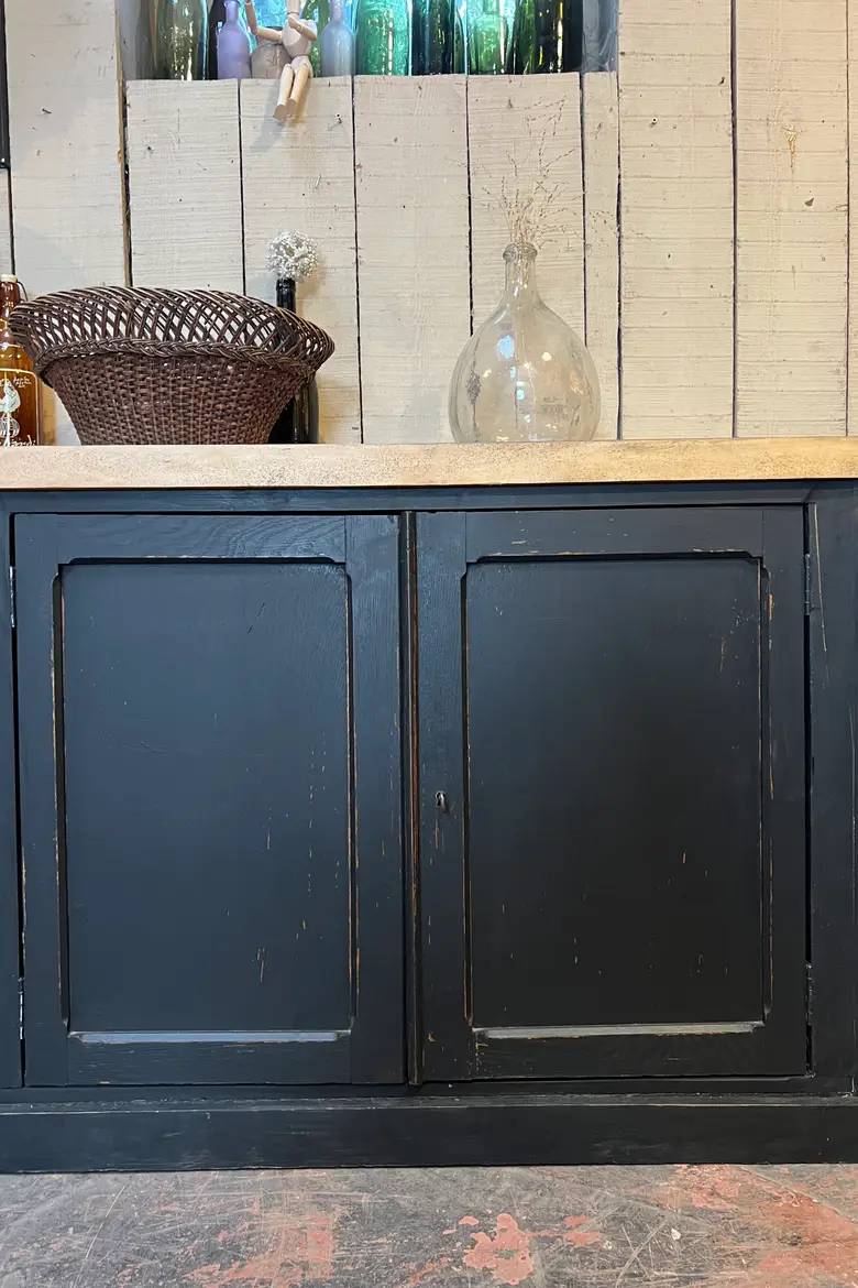 Ancien meuble d’atelier