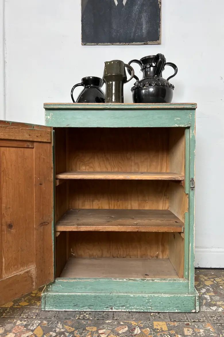 Ancien meuble d’atelier