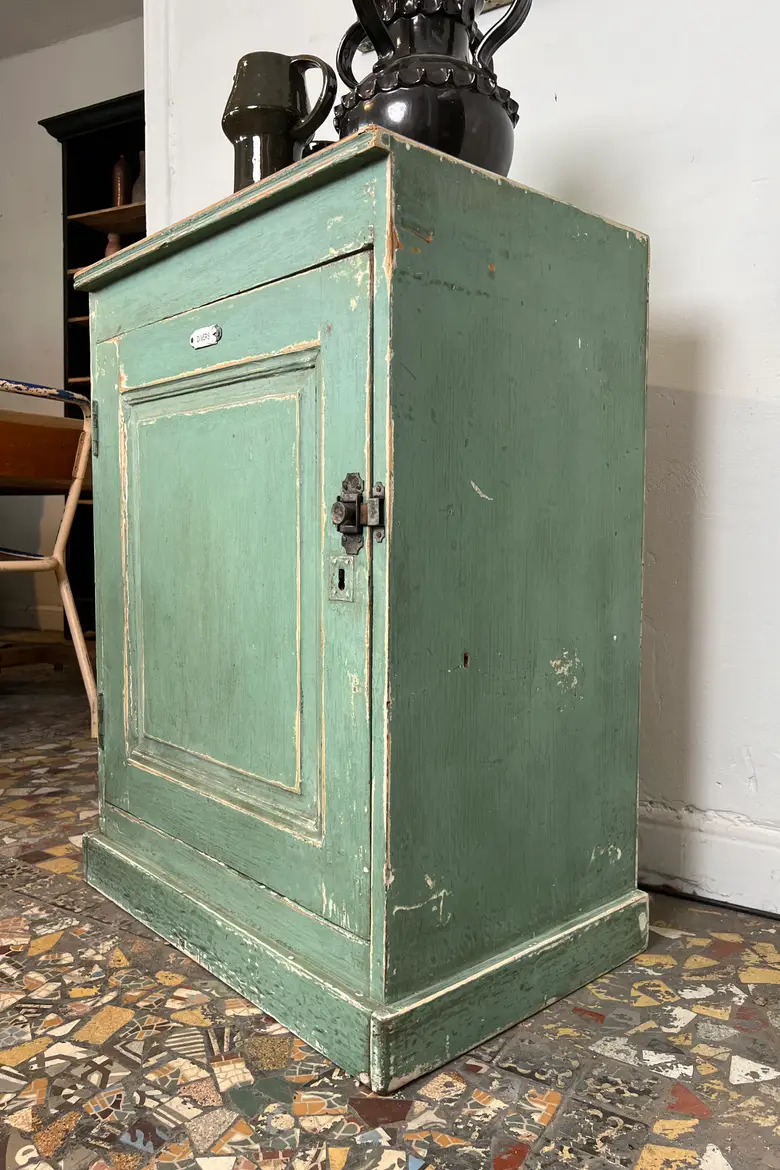 Ancien meuble d’atelier