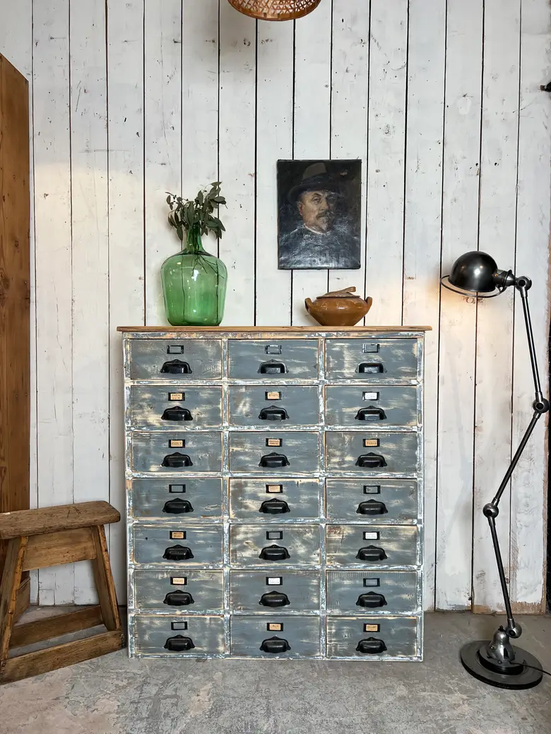 Ancien meuble d’atelier