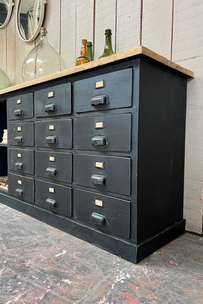 Ancien meuble d’atelier
