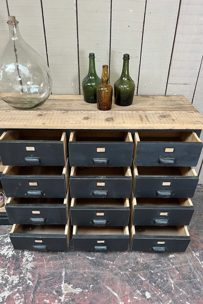 Ancien meuble d’atelier
