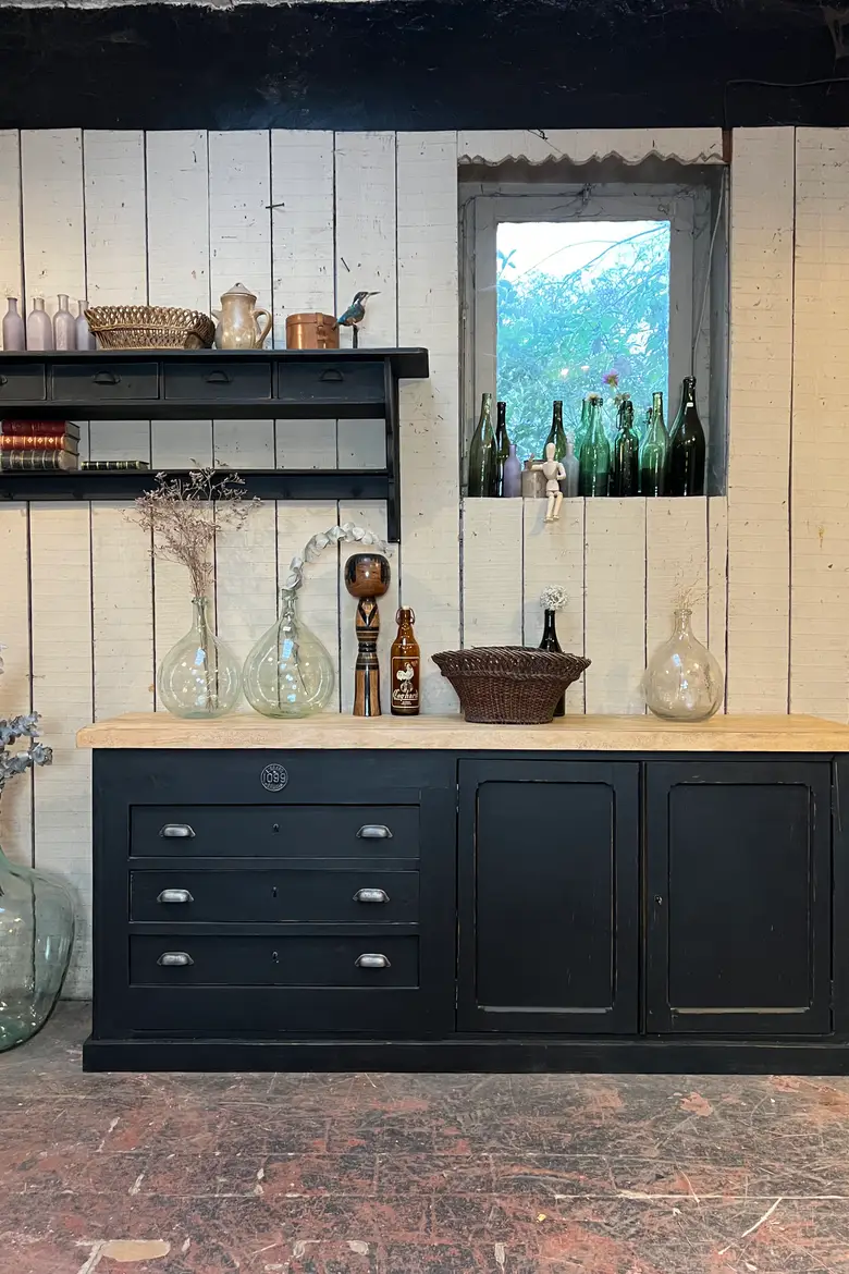 Ancien meuble d’atelier
