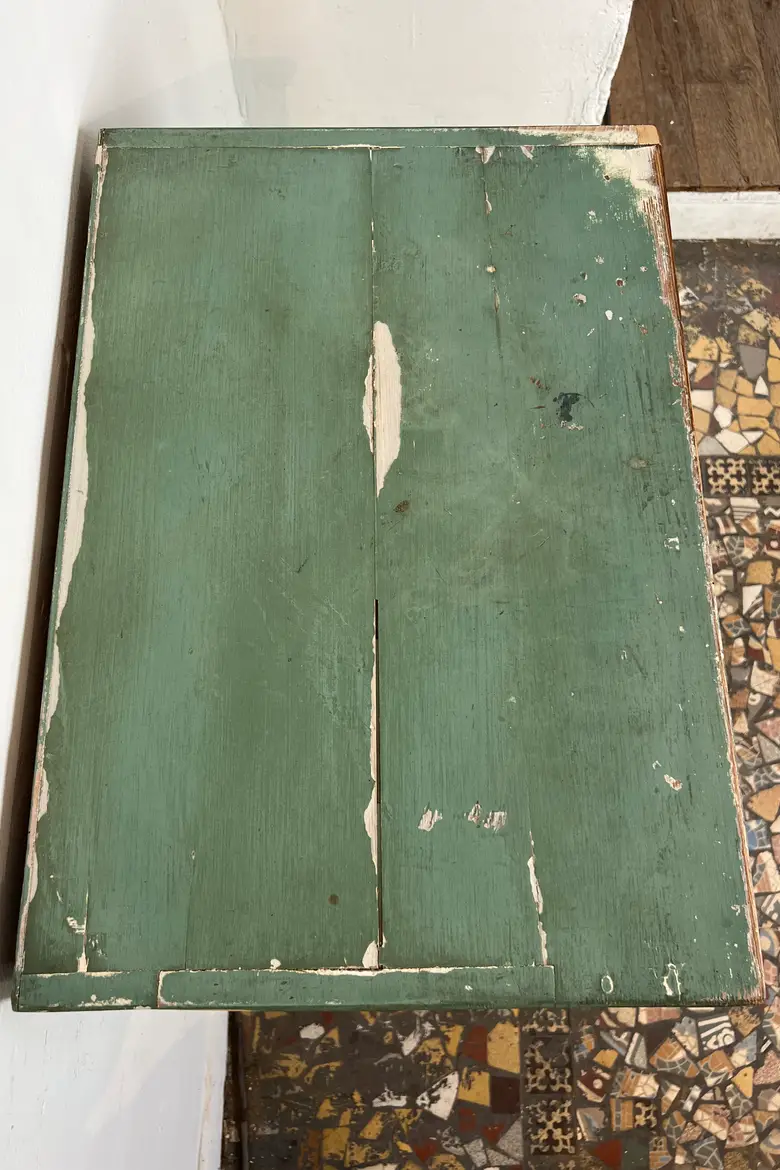 Ancien meuble d’atelier