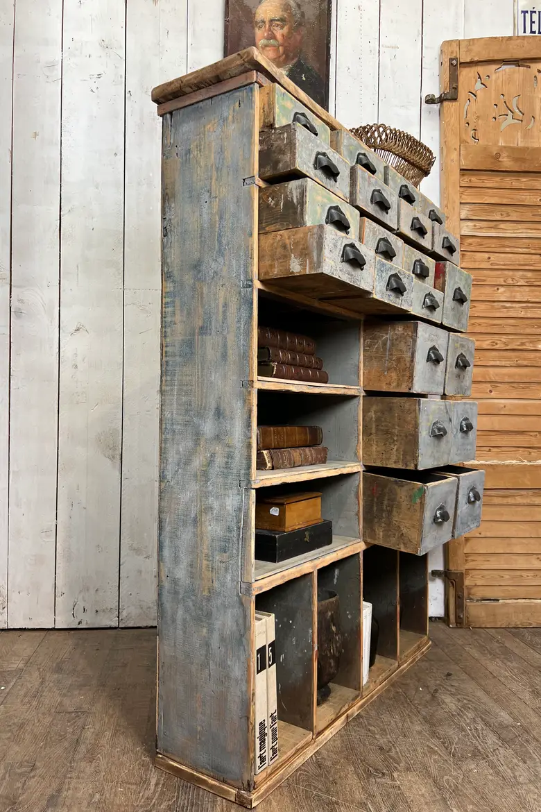 Ancien meuble d’atelier